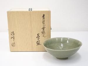 日比野清峰造　青瓷雲鶴文茶碗（共箱）